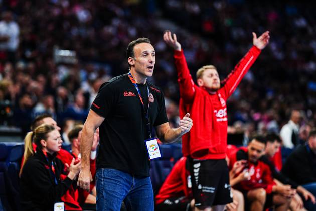 Roberto Garcia Parrondo MT Melsungen, Coach GER, MT Melsungen vs SG Flensburg Handewitt, Handball, EHF European League, Semi-final 1, Season 2024 2025, 24 05 2025 GER, MT Melsungen vs SG Flensburg Handewitt, Handball, EHF European League, Semi-final 1, Season 2024 2025, 24 05 2025 Hamburg Copyright: xEibnerxPressefoto MarcelxvonxFehrnx EP_MFN