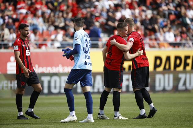 240525 Halle Saale Sachsen Anhalt Leuna Chemie Stadion Sport Fußball Hallescher FC Halle HFC Regionalliga Nordost 4 Liga Männer Saison 2024 2025 Landespokal FSA Finale Pokalfinale 2025 Hallescher FC 1 FC Lok Stendal enttäuscht Florin Stark FC Lok Stendal , Philip Poser Goalkeeper FC Lok Stendal , Tim Schaarschmidt FC Lok Stendal Johannes Mahrhold FC Lok Stendal