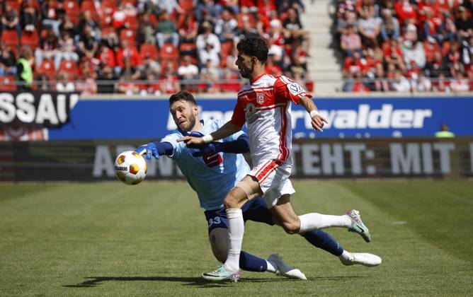 240525 Halle Saale Saxony Anhalt Leuna Chemie Stadion Sport Football Hallescher FC Halle HFC Regionalliga Nordost 4 Liga Men Season 2024 2025 Landespokal FSA Final Cup Final 2025 Hallescher FC 1 FC Lok Stendal Philip Poser Goalkeeper FC Lok Stendal Serhat Polat 77 Hallescher FC