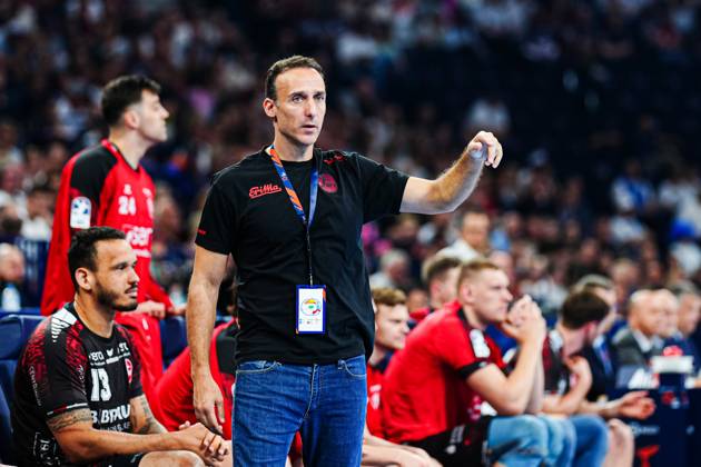Roberto Garcia Parrondo MT Melsungen, Coach GER, THW Kiel vs MT Melsungen, Handball, EHF European League, Match for 3rd place, 2024 2025 season, 25 05 2025 GER, THW Kiel vs MT Melsungen, Handball, EHF European League, Match for 3rd place, 2024 2025 season, 25 05 2025 Hamburg Copyright: xEibnerxPressefoto MarcelxvonxFehrnx EP_MFN