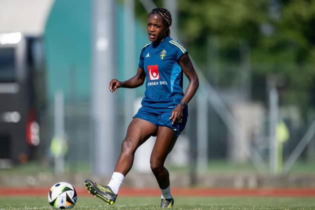 250526 Evelyn Ijeh of the Swedish women™s national football team during a training session on May 26, 2025 in Fidenza Photo Ludvig Thunman BILDBYRAN code LT LT0701 fotboll football soccer fotball träning practice training sverige sweden dam bbeng  Copyright: LUDVIGxTHUNMAN BB250526LT010
