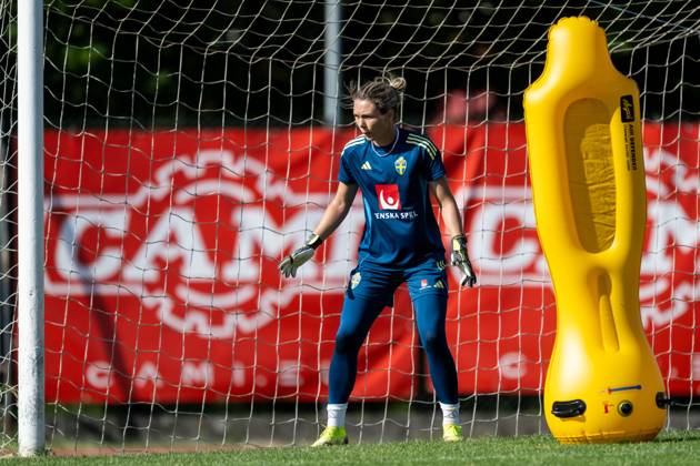 250526 Goalkeeper Jennifer Falk of the Swedish women™s national football team during a training session on May 26, 2025 in Fidenza Photo Ludvig Thunman BILDBYRAN code LT LT0701 fotboll football soccer fotball träning practice training sverige sweden dam bbeng  Copyright: LUDVIGxTHUNMAN BB250526LT012