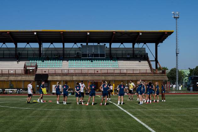 250526 Players of the Swedish women™s national football team during a training session on May 26, 2025 in Fidenza Photo Ludvig Thunman BILDBYRAN code LT LT0701 fotboll football soccer fotball träning practice training sverige sweden dam bbeng  Copyright: LUDVIGxTHUNMAN BB250526LT045