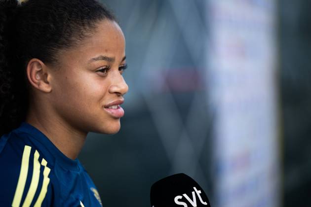 250526 Felicia Schröder of the Swedish women™s national football team in mixed zone after a training session on May 26, 2025 in Fidenza Photo Ludvig Thunman BILDBYRAN code LT LT0701 fotboll football soccer fotball träning practice training sverige sweden dam bbeng Copyright: LUDVIGxTHUNMAN BB250526LT074