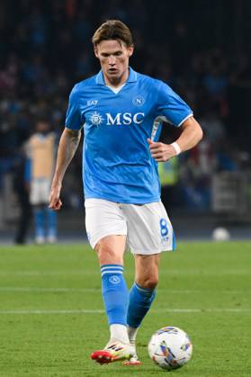 Scott McTominay of SSC Napoli in action during the Serie A football match between SSC Napoli and Cagliari Calcio at Diego Armando Maradona stadium in Napoli (Italy), May 23, 2025. andreaxstaccioli