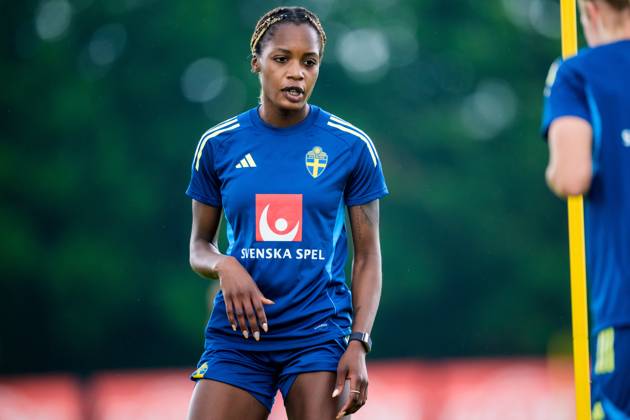 250527 Evelyn Ijeh of the Swedish women™s national football team during a training session on May 27, 2025 in Fidenza Photo Ludvig Thunman BILDBYRAN kod LT LT0702 fotboll football soccer fotball sverige sweden dam bbeng  Copyright: LUDVIGxTHUNMAN BB250527LT063