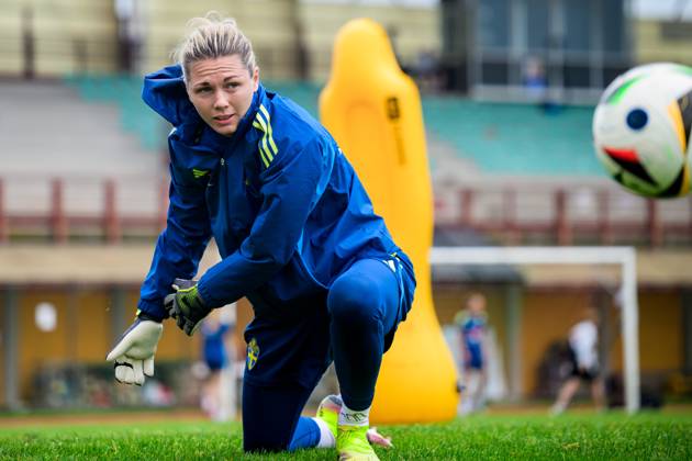 250527 Goalkeeper Jennifer Falk of the Swedish women™s national football team during a training session on May 27, 2025 in Fidenza Photo Ludvig Thunman BILDBYRAN kod LT LT0702 fotboll football soccer fotball sverige sweden dam bbeng  Copyright: LUDVIGxTHUNMAN BB250527LT081