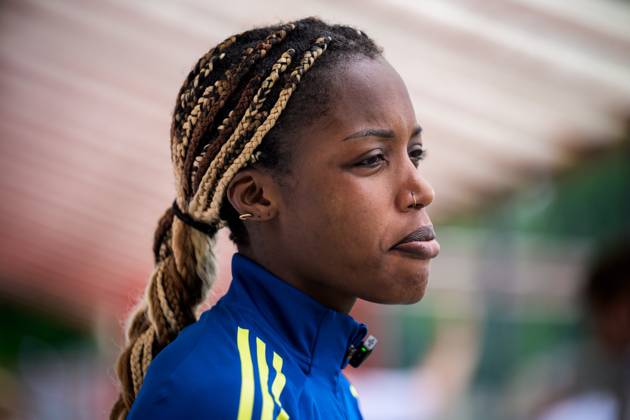 250527 Evelyn Ijeh of the Swedish women™s national football team is interviewed by the media after a training session on May 27, 2025 in Fidenza Photo Ludvig Thunman BILDBYRAN kod LT LT0702 fotboll football soccer fotball sverige sweden dam bbeng  Copyright: LUDVIGxTHUNMAN BB250527LT092