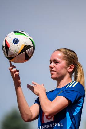 250528 Hanna Lundkvist of the Swedish women™s national football team during a training session on May 28, 2025 in Fidenza Photo Ludvig Thunman BILDBYRAN code LT LT0703 fotboll football soccer fotball träning practice training sverige sweden dam bbeng  Copyright: LUDVIGxTHUNMAN BB250528LT007