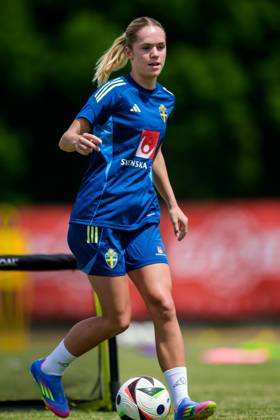 250528 Hanna Lundkvist of the Swedish women™s national football team during a training session on May 28, 2025 in Fidenza Photo Ludvig Thunman BILDBYRAN code LT LT0703 fotboll football soccer fotball träning practice training sverige sweden dam bbeng  Copyright: LUDVIGxTHUNMAN BB250528LT040