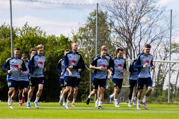 250528 Players of the Swedish men s national football team during a training session on May 28, 2025 in Stockholm Photo Kenta Jönsson BILDBYRAN COP 210 KJ0245 fotboll football soccer fotball landskamp träning practice training sverige sweden sverige a bbeng  Copyright: KENTAxJÖNSSON BB250528KJ027