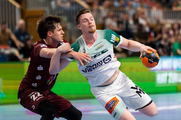 Erik PERSSON FRISCH AUF Goeppingen, 22 in a duel against Maxim ORLOV 1 VFL Potsdam, 22 1 VfL Potsdam POT vs FRISCH AUF Goeppingen FAG , Handball, Men, Daikin Handball Bundesliga HBL , Matchday 32, Season 2024 2025, 31 05 2025 1 VfL Potsdam POT vs FRISCH AUF Goeppingen FAG , Handball, Men, Daikin Handball Bundesliga HBL , Matchday 32, Season 2024 2025, 31 05 2025 Potsdam Copyright: xEibnerxPressefoto OliverxSchmidtx EP_OST