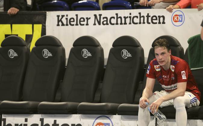 Photo Disappointment after the final whistle among the players from Hamburg , Leif Tissier HSV sits alone and abandoned on the bench for minutes Handball Men 1 Bundesliga on Sat 31 05 2025 THW Kiel HSV Handball 38 37