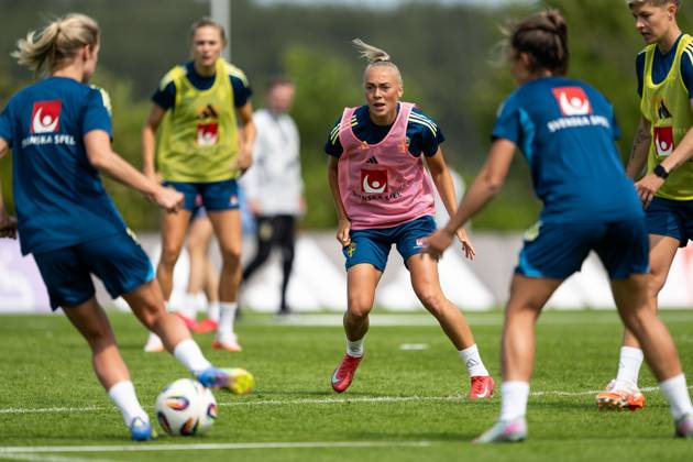 250601 Hanna Bennison of the Swedish women™s national football team during a training session on June 1, 2025 in Stockholm Photo Emma Wallskog BILDBYRAN COP 320 SH0627 fotboll football soccer fotball nations league uefa womens nations league träning practice training sverige sweden dam bbeng  Copyright: EMMAxWALLSKOG BB250601EW005