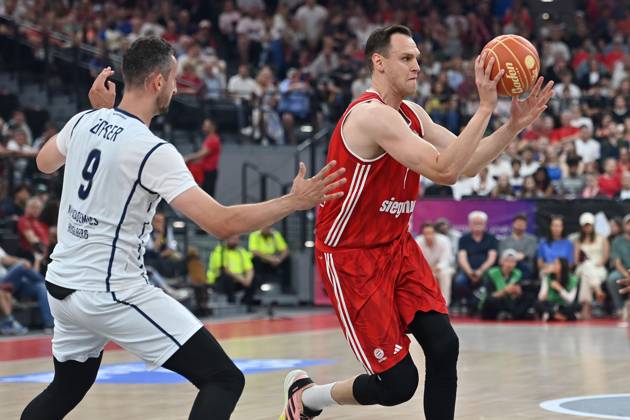Johannes VOIGTMANN FCB , Action,duel against Paul ZIPSER HD Basketball BBL,Season 2024 2025 ,1 Play Off Semifinal FC Bayern Muenchen MLP Academics Heidelberg on 01 06 2025, S A P G A R D EN