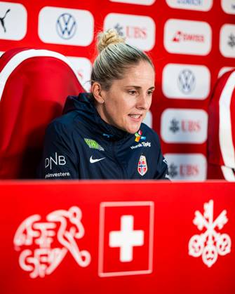250602 Head coach Gemma Grainger of the Norwegian women s national football team during a press conference on June 2, 2025 in Sion Photo Marius Simensen BILDBYRAN COP 238 bbeng dam football fotball fotboll norge norway press conference pressekonferanse soccer uefa women s nations league Copyright: MARIUSxSIMENSEN BB250602BB346