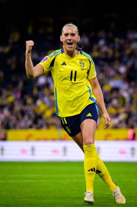 250603 Stina Blackstenius of Sweden celebrates after scoring the 4 1 goal during the Women s Nations League football match between Sweden and Denmark on June 3, 2025 in Stockholm Photo Joel Marklund BILDBYRAN kod JM JM0698 fotboll football soccer fotball nations league uefa womens nations league sverige sweden danmark denmark dam bbeng jubel Copyright: JOELxMARKLUND BB250603JM150