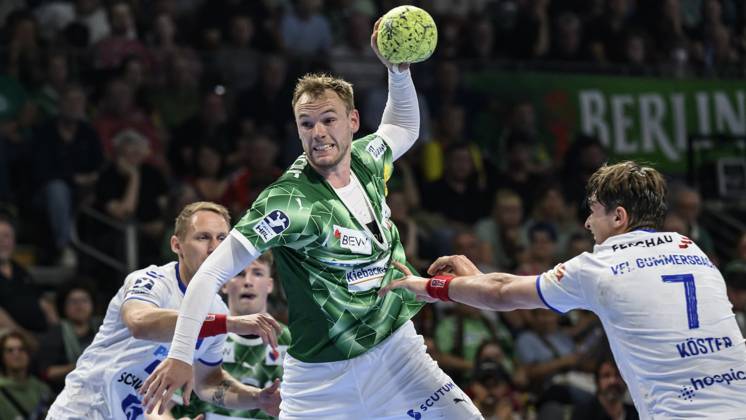 in the picture from l Mathias Gidsel Fuechse Berlin, 19 , Hits, Goal, Throw, GER, Berlin, Fuechse Berlin vs VfL Gummersbach, HBL, Handball, Bundesliga, Max Schmeling Halle, 05 06 2025, Copyright: HMBxMedia UwexKoch