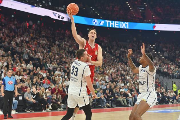 Johannes VOIGTMANN FCB , action,duel against Ryan MIKESELL HD ,re Michael WEATHERS HD Basketball BBL,Saison 2024 2025 ,3 Play Off Semi Final FC Bayern Muenchen MLP Academics Heidelberg am 07 06 2025, S A P G A R D EN