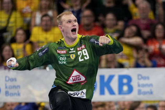 David Späth Goalkeeper, RNL, 29 , single picture, single photo, action, action, cheer, cheers, celebration, joy, rejoice, rejoicing, confident, optimistic, positive, game scene, 08 06 2025, Mannheim Germany , Handball, Bundesliga, Rhein Neckar Löwen Füchse Berlin xozx