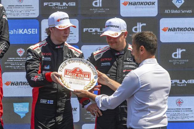 AUTO - WRC, Motorsport Rallye, WM - RALLY ITALIA SARDEGNA 2025 ROVANPERA Kalle, Toyota GR Yaris Rally1, portrait, podium, portrait during the 2025 Rally Italia Sardegna, 6th round of the 2025 WRC World Rally Car Championship, from June 5 to 8, 2025 at Olbia, Italy - OlbiaItaly Copyright: xNikosxKatikisx