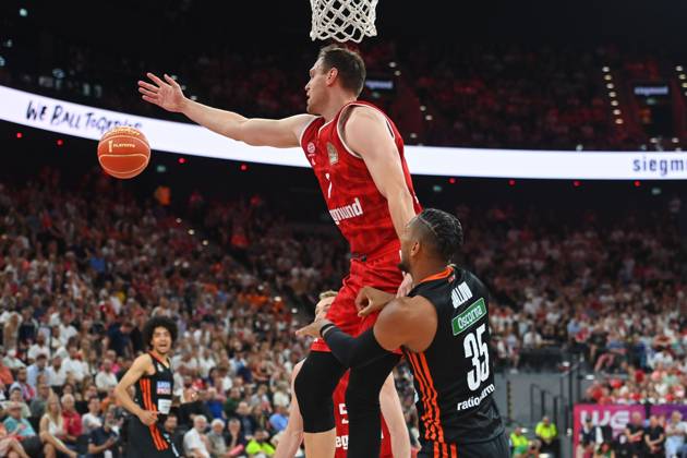 Johannes VOIGTMANN FCB , action,duel against Karim JALLOW UL Basketball BBL,season 2024 2025 1 final, FC Bayern Muenchen Ratiopharm Ulm 82 66 on 15 06 2025, S A P G A R D EN