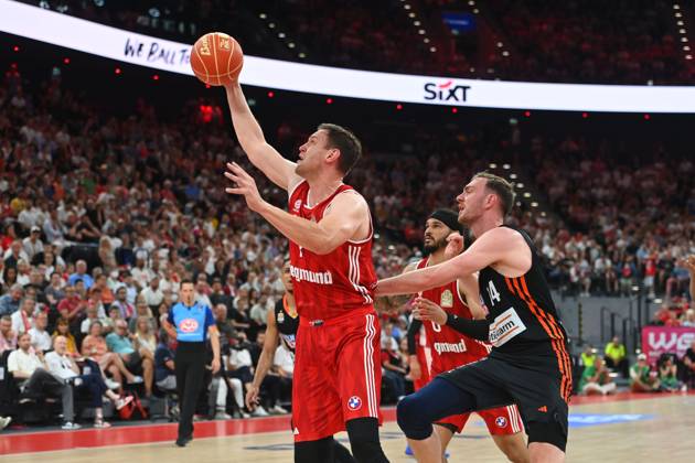 Johannes VOIGTMANN FCB , action,duel against Philipp HERKENHOFF Ulm Basketball BBL,season 2024 2025 1 final, FC Bayern Muenchen Ratiopharm Ulm 82 66 on 15 06 2025, S A P G A R D EN