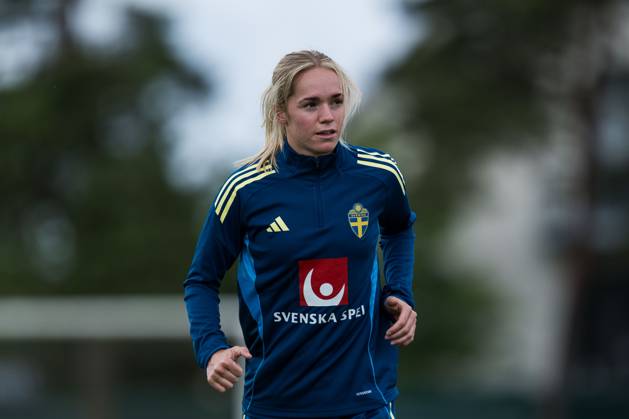 250624 Hanna Lundkvist of the Swedish women s national football team during a training session on June 24, 2025 in Ahus Photo Mathias Bergeld BILDBYRAN code MB MB1150 fotboll football soccer fotball träning practice training sverige sweden dam bbeng kvinner women  Copyright: MATHIASxBERGELD BB250624MB005