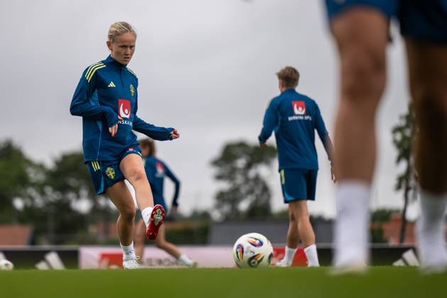 250625 Matilda Vinberg of the Swedish women s national football team during a training session on June 25, 2025 in Ahus Photo Mathias Bergeld BILDBYRAN code MB MB1152 fotboll football soccer fotball träning practice training sverige sweden dam bbeng kvinner women Copyright: MATHIASxBERGELD BB250625MB018