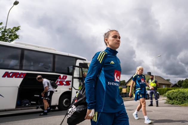 250625 Julia Zigiotti Olme of the Swedish women s national football team arrives ahead of a training session on June 25, 2025 in Ahus Photo Mathias Bergeld BILDBYRAN code MB MB1152 fotboll football soccer fotball träning practice training sverige sweden dam bbeng kvinner women Copyright: MATHIASxBERGELD BB250625MB027