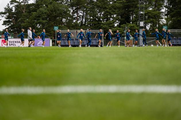 250625 Players of the Swedish women s national football team during a training session on June 25, 2025 in Ahus Photo Mathias Bergeld BILDBYRAN code MB MB1152 fotboll football soccer fotball träning practice training sverige sweden dam bbeng kvinner women  Copyright: MATHIASxBERGELD BB250625MB022