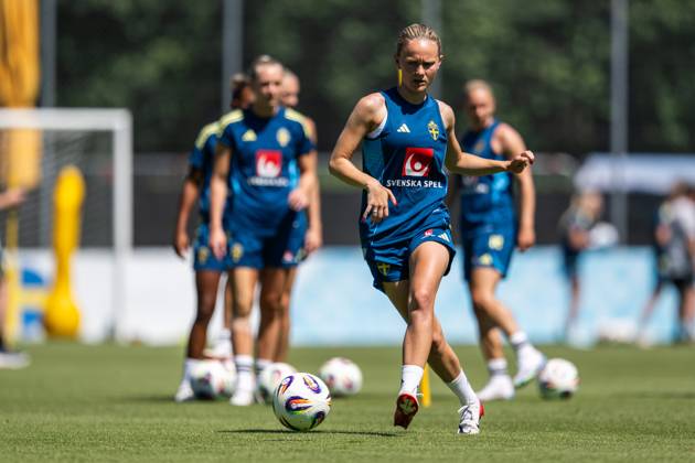 250629 Matilda Vinberg of the Swedish women s national football team at a training session ahead of the UEFA Women s Euro 2025 Championship on June 29, 2025 in Cham Photo Mathias Bergeld BILDBYRAN code MB MB1155 fotboll football soccer fotbolls em europamästerskap em uefa womens euro uefa womens european football championship womens euro 2024 dam kvinner women träning practice training sverige sweden day 3 bbeng Copyright: MATHIASxBERGELD BB250629MB090