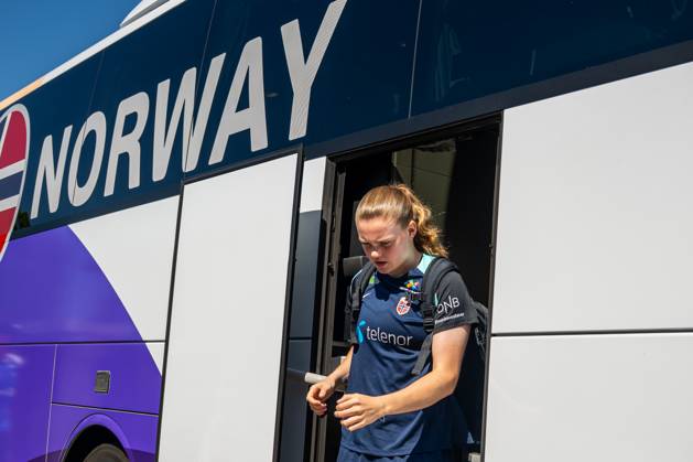 250629 Signe Gaupset of the Norwegian women s national football team arrives at a training session ahead of the UEFA Women s Euro 2025 on June 29, 2025 in Neuchatel Photo Vegard Grott BILDBYRAN kod VG VG0774 bbeng fotboll football soccer fotball fotballs em fotball em europamästerskap em uefa womens euro em 2025 träning practice training trening norge norway dam day 3  Copyright: VEGARDxGRoTT BB250629VG028