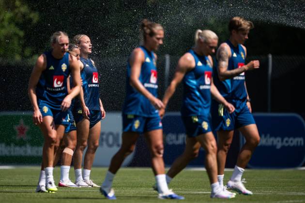 250702 Matilda Vinberg of the Swedish women s national football team at a training session during the UEFA Women s Euro 2025 Championship on July 2, 2025 in Cham Photo Mathias Bergeld BILDBYRAN code MB MB1164 fotboll football soccer fotballs em europamästerskap em uefa womens euro uefa womens european football championship womens euro 2024 dam kvinner women träning practice training sverige sweden 1 bbeng Copyright: MATHIASxBERGELD BB250702MB020