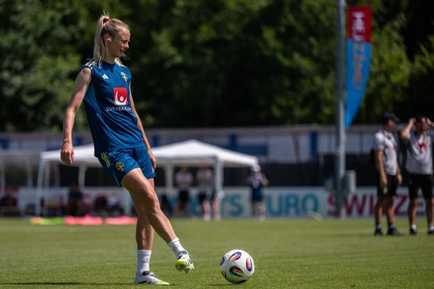 250702 Amanda Ilestedt of the Swedish women s national football team at a training session during the UEFA Women s Euro 2025 Championship on July 2, 2025 in Cham Photo Mathias Bergeld BILDBYRAN code MB MB1164 fotboll football soccer fotballs em europamästerskap em uefa womens euro uefa womens european football championship womens euro 2024 dam kvinner women träning practice training sverige sweden 1 bbeng Copyright: MATHIASxBERGELD BB250702MB034
