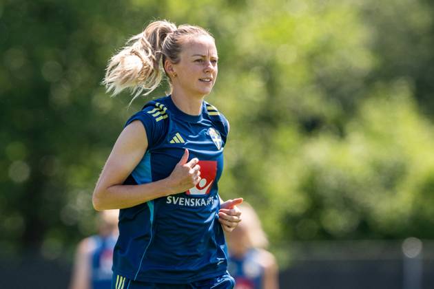 250702 Amanda Ilestedt of the Swedish women s national football team at a training session during the UEFA Women s Euro 2025 Championship on July 2, 2025 in Cham Photo Mathias Bergeld BILDBYRAN code MB MB1164 fotboll football soccer fotballs em europamästerskap em uefa womens euro uefa womens european football championship womens euro 2024 dam kvinner women träning practice training sverige sweden 1 bbeng Copyright: MATHIASxBERGELD BB250702MB042