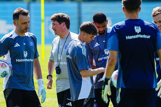 Merlin Polzin Hamburger SV, Coach , Max Bergmann Hamburger SV, Co Coach , Richard Koehn Hamburger SV, Co Coach GER, Training Hamburger SV, Football, 1 Bundesliga, Season 2025 2026, 02 07 2025 GER, Training Hamburger SV, Football, 1 Bundesliga, Season 2025 2026, 02 07 2025 Hamburg Copyright: xEibner-Pressefoto MarcelxvonxFehrnx EP_MFN