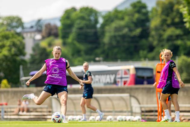250703 Elisabeth Terland of the Norwegian women s national football team at a training session during the UEFA Women s Euro 2025 on July 3, 2025 in Neuchatel Photo Vegard Grott BILDBYRAN kod VG VG0779 bbeng fotboll football soccer fotball fotballs em fotball em europamästerskap em uefa womens euro em 2025 träning practice training trening norge norway dam day2 Copyright: VEGARDxGRoTT BB250703VG016