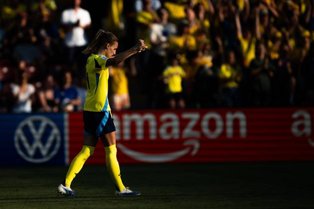 250704 Nathalie Björn of Sweden celebrates after the UEFA Women s Euro 2025 Championship group stage football match between Denmark and Sweden on July 4, 2025 in Geneva Photo Mathias Bergeld BILDBYRAN code MB MB1169 fotboll football soccer fotballs em europamästerskap em uefa womens euro uefa womens european football championship womens euro 2025 dam kvinner women danmark sverige sweden denmark 3 bbeng jubel Copyright: MATHIASxBERGELD BB250704MB209
