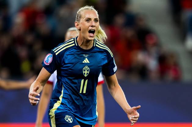 250708 Stina Blackstenius of Sweden celebrates after 0 1 during the UEFA Women s Euro 2025 group stage football match between Poland and Sweden on July 8, 2025 in Luzern Photo Ludvig Thunman BILDBYRAN kod LT LT0707 fotboll football soccer fotbolls em europamästerskap em uefa womens euro uefa womens european football championship womens euro 2025 dam kvinner women polen sverige sweden poland 7 bbeng jubel Copyright: LUDVIGxTHUNMAN BB250708LT084