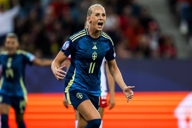 250708 Stina Blackstenius of Sweden celebrates after 0 1 during the UEFA Women s Euro 2025 group stage football match between Poland and Sweden on July 8, 2025 in Luzern Photo Ludvig Thunman BILDBYRAN kod LT LT0707 fotboll football soccer fotbolls em europamästerskap em uefa womens euro uefa womens european football championship womens euro 2025 dam kvinner women polen sverige sweden poland 7 bbeng jubel Copyright: LUDVIGxTHUNMAN BB250708LT086