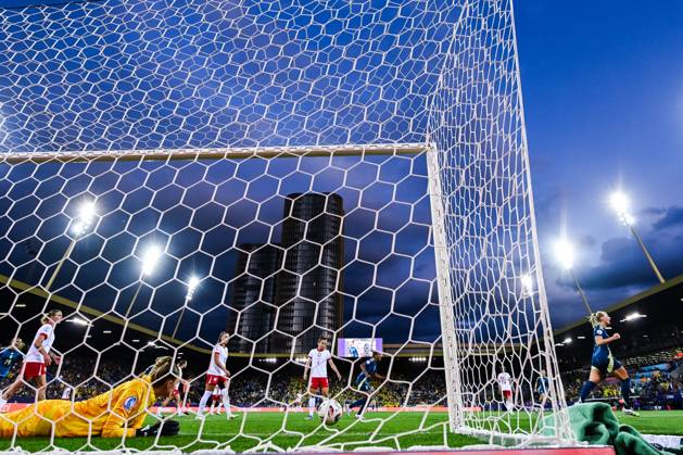 250708 Stina Blackstenius of Sweden celebrates after scoring 0 1 during the UEFA Women s Euro 2025 group stage football match between Poland and Sweden on July 8, 2025 in Luzern Photo Mathias Bergeld BILDBYRAN code MB LT0707 fotboll football soccer fotballs em europamästerskap em uefa womens euro uefa womens european football championship womens euro 2025 dam kvinner women polen sverige sweden poland 7 bbeng jubel Copyright: MATHIASxBERGELD BB250708MB077