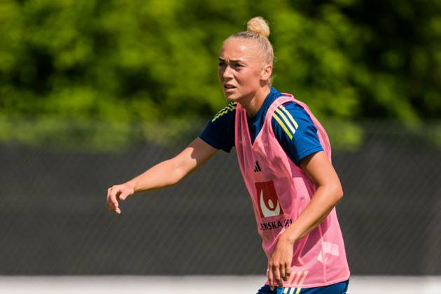 250709 Hanna Bennison of the Swedish women s national football team at a training session during the UEFA Women s Euro 2025 Championship on July 9, 2025 in Cham Photo Ludvig Thunman BILDBYRAN code LT LT0708 fotboll football soccer fotballs em europamästerskap em uefa womens euro uefa womens european football championship womens euro 2025 dam kvinner women träning practice training sverige sweden day 7 bbeng  Copyright: LUDVIGxTHUNMAN BB250709LT030