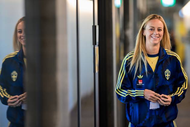 250710 Amanda Ilestedt of the Swedish women s national football team ahead of a press event during the UEFA Women s Euro 2025 Championship on July 10, 2025 in Cham Photo Ludvig Thunman BILDBYRAN kod LT LT0710 fotboll football soccer fotbolls em europamästerskap em uefa womens euro uefa womens european football championship womens euro 2025 dam kvinner women pressträff event meeting sverige sweden day 9 bbeng Copyright: LUDVIGxTHUNMAN BB250710LT017