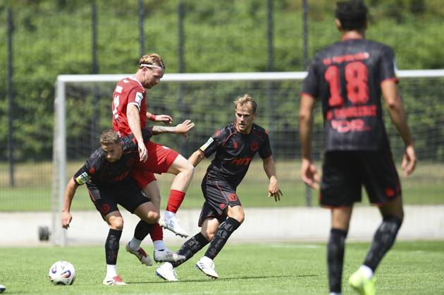 Rot Weiss Essen Fortuna Köln FOR EDITORIAL PURPOSES ONLY EDITORIAL USE ONLY p Soccer test match Rot Weiss Essen Fortuna Köln on 12 07 2025 at the stadium at the Hafenstrasse in Essen Tom Geerkens Fortuna Köln , left Dominik Martinovic Rot Weiss Essen , center Georg Strauch Fortuna Köln , right Germany North Rhine Westphalia Essen Copyright ThorstenxTillmann Copyright: ThorstenxTillmann doc81h44u320aesuahbm7x ,EDITORIAL USE ONLY Copyright: ThorstenxTillmann