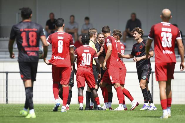 Rot Weiss Essen Fortuna Köln FOR EDITORIAL PURPOSES ONLY EDITORIAL USE ONLY p Soccer test match Rot Weiss Essen Fortuna Köln on 12 07 2025 at the stadium on Hafenstrasse in Essen The players engage in a scuffle Germany North Rhine-Westphalia Essen Copyright ThorstenxTillmann Copyright: ThorstenxTillmann doc81h44ugood11943i2g5z ,EDITORIAL USE ONLY Copyright: ThorstenxTillmann