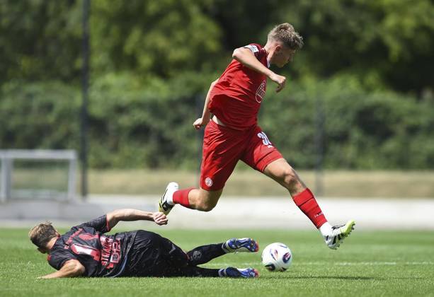 Rot Weiss Essen Fortuna Köln FOR EDITORIAL PURPOSES ONLY EDITORIAL USE ONLY p Soccer test match Rot Weiss Essen Fortuna Köln on 12 07 2025 at the stadium at Hafenstrasse in Essen Georg Strauch Fortuna Köln , below Gianluca Swajkowski Rot Weiss Essen , above Germany North Rhine Westphalia Essen Copyright ThorstenxTillmann Copyright: ThorstenxTillmann doc81h8bu02cnl35z6knd7 ,EDITORIAL USE ONLY Copyright: ThorstenxTillmann
