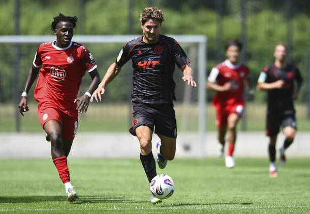 Rot Weiss Essen Fortuna Köln FOR EDITORIAL PURPOSES ONLY EDITORIAL USE ONLY p Soccer test match Rot Weiss Essen Fortuna Köln on 12 07 2025 at the stadium at Hafenstrasse in Essen Franci Bouebari Rot Weiss Essen , left Enzo Wirtz Fortuna Köln , right Germany Nordrhein Westfalen Essen Copyright ThorstenxTillmann Copyright: ThorstenxTillmann doc81h8bp9j121dk9ob3el ,EDITORIAL USE ONLY Copyright: ThorstenxTillmann
