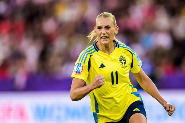 250712 Stina Blackstenius of Sweden celebrates after 1 1 during the UEFA Women s Euro 2025 group stage football match between between Sweden and Germany on July 12, 2025 in Zurich Photo Ludvig Thunman BILDBYRAN code LT LT0714 fotboll football soccer fotballs em europamästerskap em uefa womens euro uefa womens european football championship womens euro 2025 dam kvinner women sverige sweden germany deutschland tyskland bbeng jubel Copyright: LUDVIGxTHUNMAN BB250712LT053