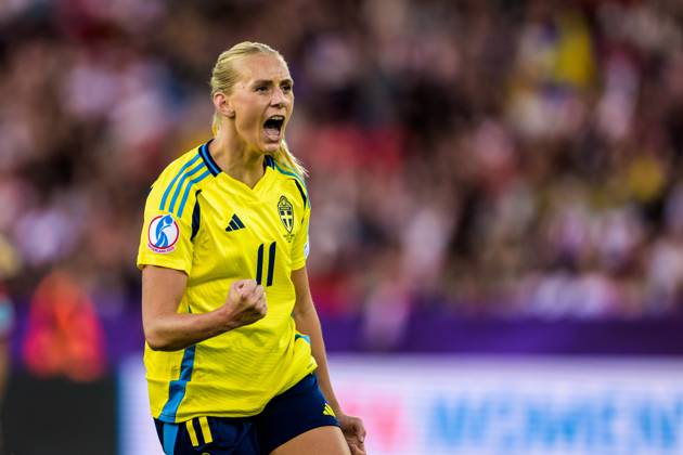 250712 Stina Blackstenius of Sweden celebrates after 1 1 during the UEFA Women s Euro 2025 group stage football match between between Sweden and Germany on July 12, 2025 in Zurich Photo Ludvig Thunman BILDBYRAN code LT LT0714 fotboll football soccer fotballs em europamästerskap em uefa womens euro uefa womens european football championship womens euro 2025 dam kvinner women sverige sweden germany deutschland tyskland bbeng jubel Copyright: LUDVIGxTHUNMAN BB250712LT055
